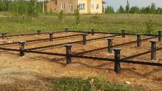 Установка и монтаж - винтовые сваи в Великих Луках для свайного фундамента дома. Цена от 2080 руб - видео закручивание